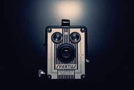 An image of an old-timey camera.